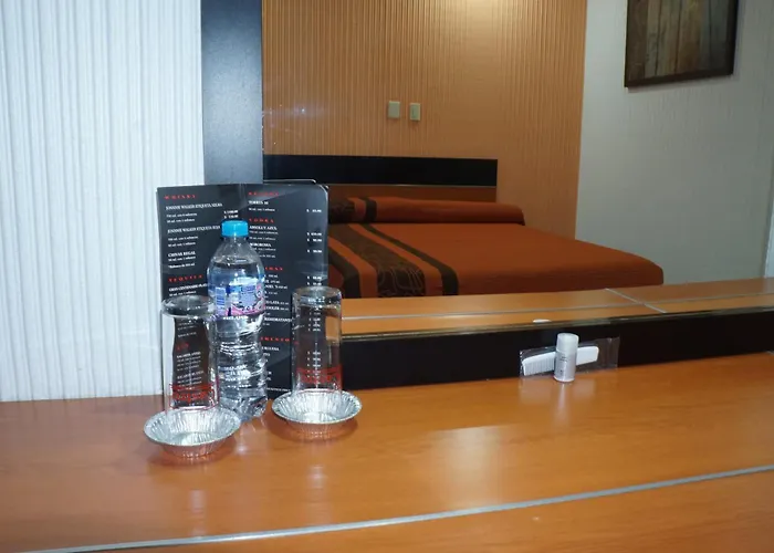 Castro Hotel *